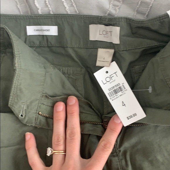 LOFT green cargo shorts Women’s size 4 - Picture 3 of 3